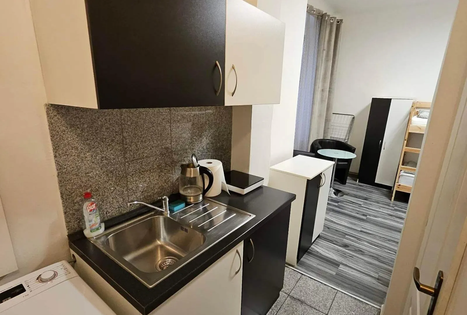 Small Apartment In Downtown For Groups Prag Tjekkiet
