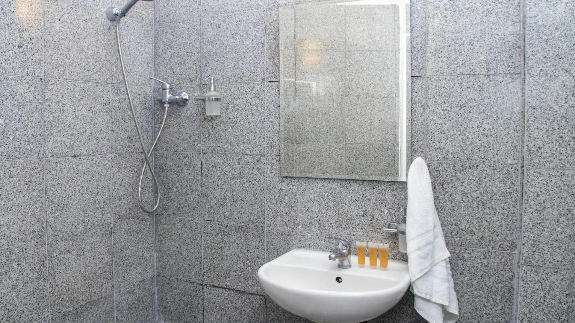 Small Apartment In Downtown For Groups Prag