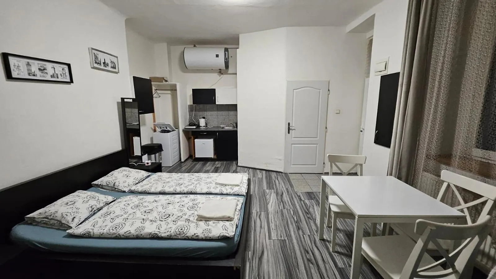 Small Apartment In Downtown For Groups Прага 0*,  Чехия